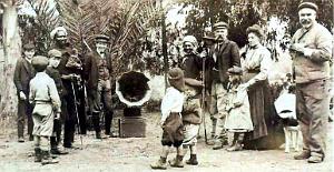 1500- Bou-Snib - Constantine -  Une audition2 de phonographe